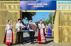 Михалков, Пелагея и еще 20 тысяч человек со всей России приняли участие в фестивале «Александровская крепость» 